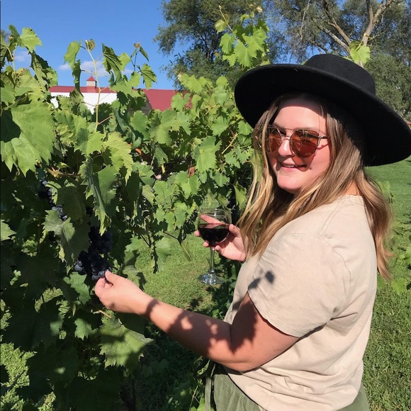 Meet your Posher, Michelle - Picture 1 of 1